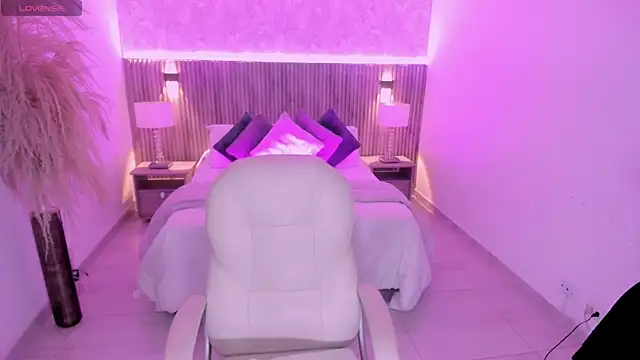 emmy walker online show from September 2025 11:02:01 AM