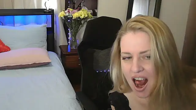 HollieBim online show from January 2025 03:18:01 PM