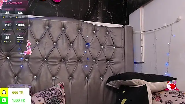 LAILAGUMMY online show from April 2026 01:17:02 PM