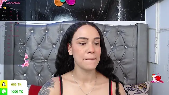 Snapshot of LAILAGUMMY chatting on May 2026 04:27:02 PM LAILAGUMMY online show from May 2026 04:27:02 PM