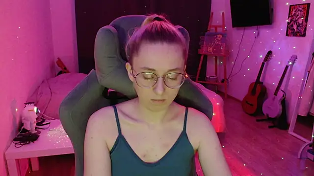 Snapshot of AnabelFrel chatting on December 2024 12:52:02 AM AnabelFrel online show from December 2024 12:52:02 AM