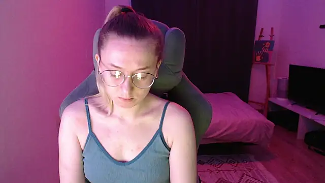 Snapshot of AnabelFrel chatting on December 2025 01:11:01 AM AnabelFrel online show from December 2025 01:11:01 AM