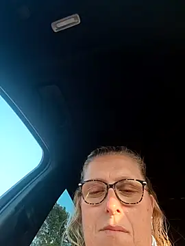 Snapshot of winniess40 chatting on July 2026 06:34:02 PM winniess40 online show from July 2026 06:34:02 PM