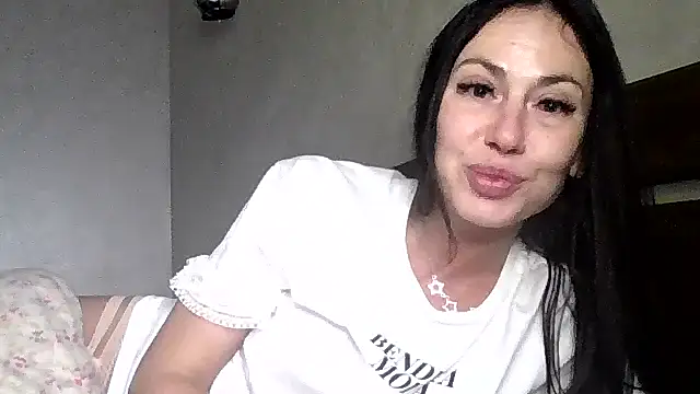 JulianaGold1 online show from November 2025 09:26:01 PM