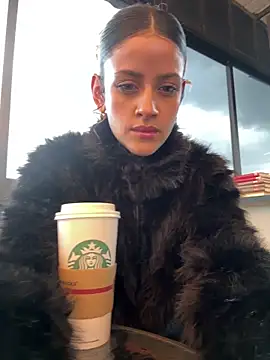 alana15 online show from December 2025 09:44:01 PM