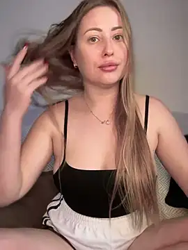 Snapshot of AlisaWhite chatting on January 2025 12:02:02 PM AlisaWhite online show from January 2025 12:02:02 PM