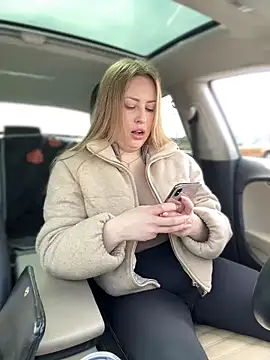 Snapshot of AlisaWhite chatting on February 2025 12:42:01 PM AlisaWhite online show from February 2025 12:42:01 PM