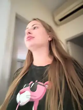 Snapshot of AlisaWhite chatting on October 2025 01:51:02 PM AlisaWhite online show from October 2025 01:51:02 PM