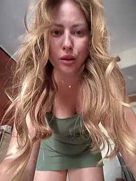 Snapshot of AlisaWhite chatting on October 2025 11:11:01 AM AlisaWhite online show from October 2025 11:11:01 AM