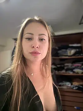 Snapshot of AlisaWhite chatting on October 2025 03:30:02 PM AlisaWhite online show from October 2025 03:30:02 PM