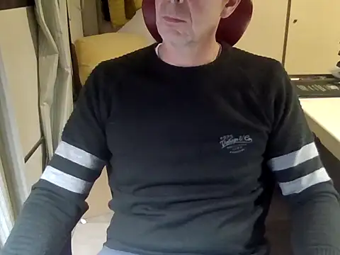 Snapshot of mariohurt101 chatting on October 2025 09:26:02 PM mariohurt101 online show from October 2025 09:26:02 PM