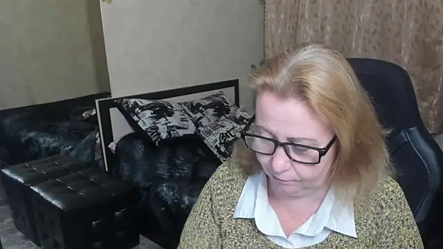 Snapshot of Frau_Marta chatting on November 2025 03:00:02 PM Frau Marta online show from November 2025 03:00:02 PM