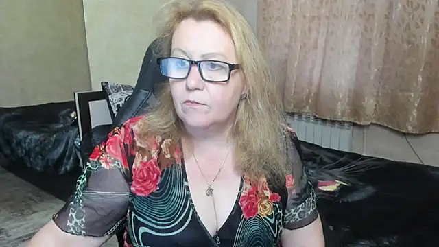 Snapshot of Frau_Marta chatting on December 2025 11:15:01 AM Frau Marta online show from December 2025 11:15:01 AM