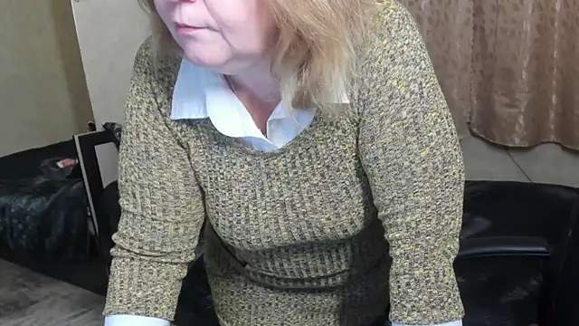 Snapshot of Frau_Marta chatting on December 2025 01:09:02 PM Frau Marta online show from December 2025 01:09:02 PM