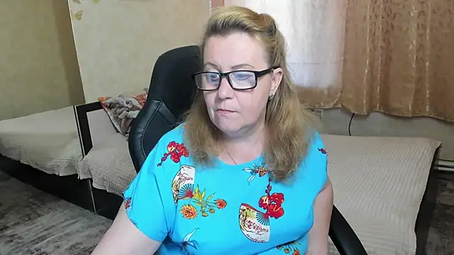 Snapshot of Frau_Marta chatting on May 2026 12:54:01 PM Frau Marta online show from May 2026 12:54:01 PM