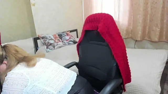 Snapshot of Frau_Marta chatting on May 2026 01:43:02 PM Frau Marta online show from May 2026 01:43:02 PM
