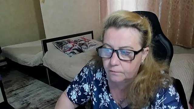 Snapshot of Frau_Marta chatting on May 2026 11:27:02 AM Frau Marta online show from May 2026 11:27:02 AM