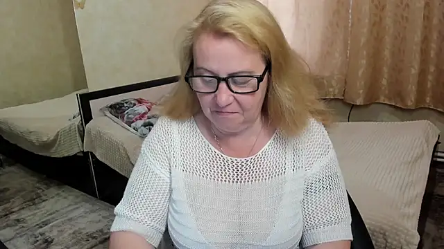 Snapshot of Frau_Marta chatting on May 2026 12:02:01 PM Frau Marta online show from May 2026 12:02:01 PM