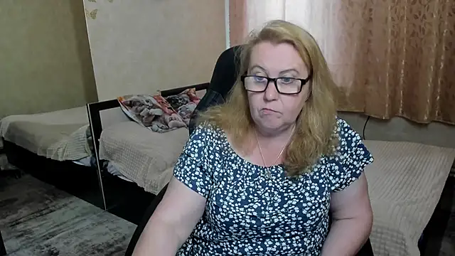 Snapshot of Frau_Marta chatting on June 2026 12:51:01 PM Frau Marta online show from June 2026 12:51:01 PM