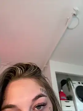 Snapshot of chloetease chatting on December 2024 03:10:01 PM chloetease online show from December 2024 03:10:01 PM