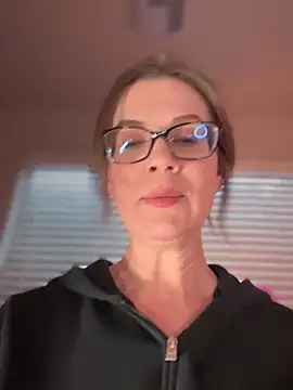 Snapshot of MaiseKnox chatting on January 2025 12:16:02 AM MaiseKnox online show from January 2025 12:16:02 AM