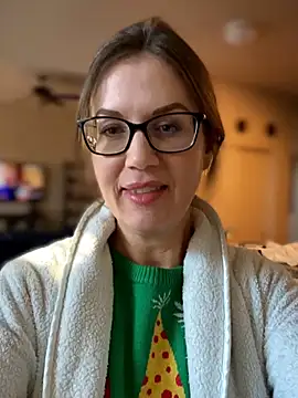 Snapshot of MaiseKnox chatting on December 2025 04:23:01 PM MaiseKnox online show from December 2025 04:23:01 PM