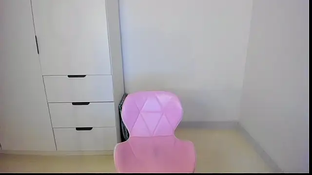 Snapshot of MiaStripDance chatting on November 2025 05:15:01 PM MiaStripDance online show from November 2025 05:15:01 PM