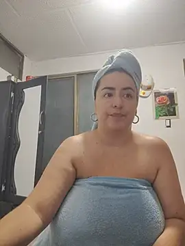Snapshot of rosahills chatting on June 2026 01:27:01 AM rosahills online show from June 2026 01:27:01 AM
