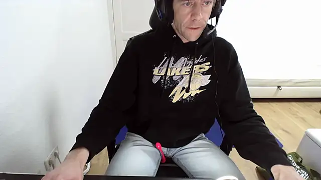 Snapshot of fit_ass_2021 chatting on February 2025 08:41:01 PM fit ass 2021 online show from February 2025 08:41:01 PM