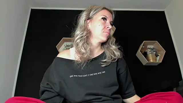 Snapshot of Alesys69 chatting on October 2025 11:38:01 PM Alesys69 online show from October 2025 11:38:01 PM