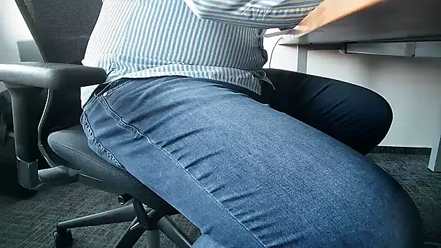 Snapshot of 69bezfleku chatting on October 2025 07:01:01 AM 69bezfleku online show from October 2025 07:01:01 AM