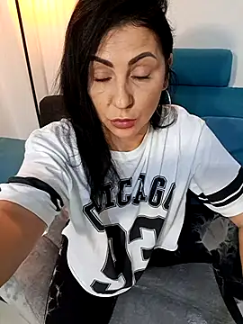 charrlote love online show from November 2025 02:39:01 PM