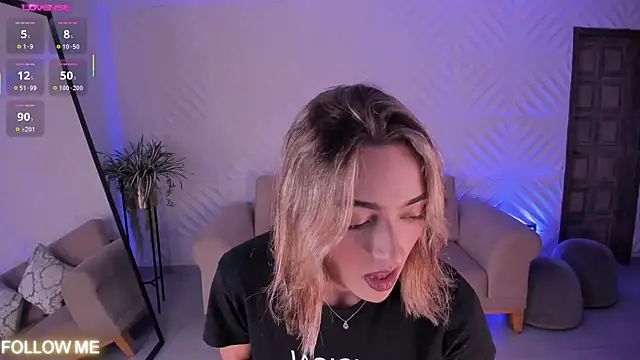 Snapshot of MelissaMoore_ chatting on November 2025 02:44:01 AM MelissaMoore online show from November 2025 02:44:01 AM