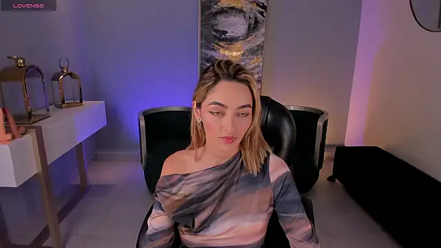 Snapshot of MelissaMoore_ chatting on December 2025 02:38:01 AM MelissaMoore online show from December 2025 02:38:01 AM