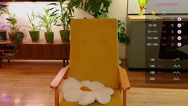 Snapshot of AliceKingsleigh chatting on March 2025 02:09:02 AM AliceKingsleigh online show from March 2025 02:09:02 AM