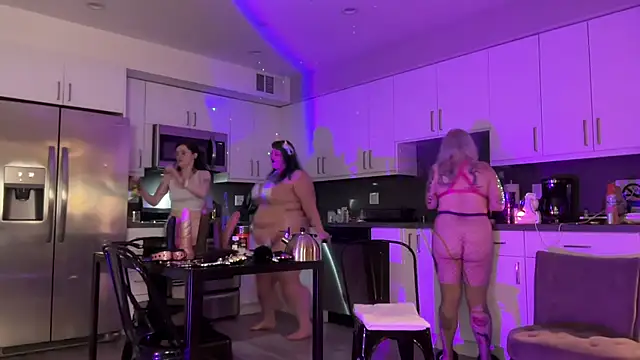 Snapshot of BlaizeyBBy chatting on January 2025 07:51:02 AM BlaizeyBBy online show from January 2025 07:51:02 AM