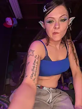 Snapshot of BlaizeyBBy chatting on November 2025 01:51:02 AM BlaizeyBBy online show from November 2025 01:51:02 AM