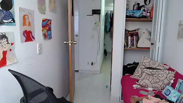 soynanabela28 online show from December 2025 08:25:01 PM