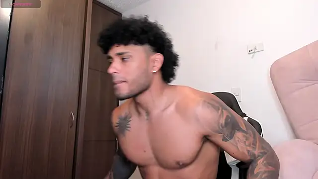 Snapshot of Alessandro_Vanni chatting on December 2024 03:22:01 PM Alessandro Vanni online show from December 2024 03:22:01 PM