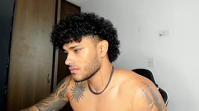 Snapshot of Alessandro_Vanni chatting on December 2024 12:38:02 PM Alessandro Vanni online show from December 2024 12:38:02 PM