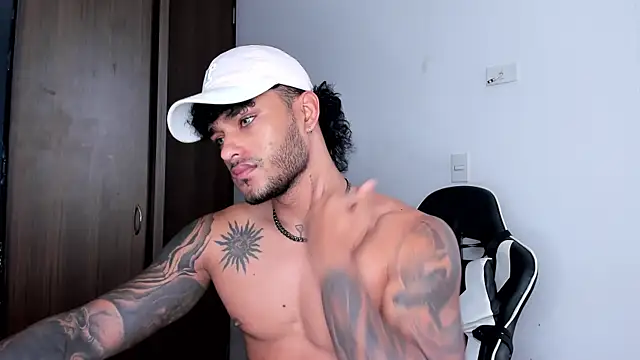 Snapshot of Alessandro_Vanni chatting on December 2024 12:12:02 PM Alessandro Vanni online show from December 2024 12:12:02 PM