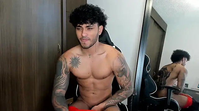 Snapshot of Alessandro_Vanni chatting on December 2024 01:42:02 PM Alessandro Vanni online show from December 2024 01:42:02 PM