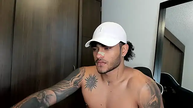 Snapshot of Alessandro_Vanni chatting on December 2024 03:11:02 PM Alessandro Vanni online show from December 2024 03:11:02 PM