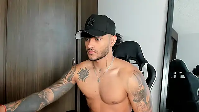 Snapshot of Alessandro_Vanni chatting on December 2024 03:59:02 PM Alessandro Vanni online show from December 2024 03:59:02 PM