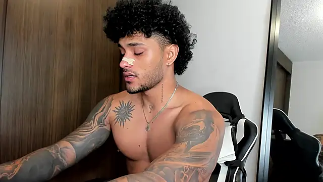 Snapshot of Alessandro_Vanni chatting on January 2025 05:01:01 AM Alessandro Vanni online show from January 2025 05:01:01 AM