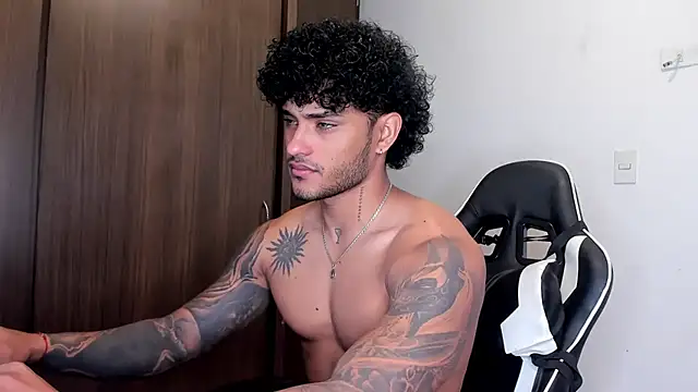 Snapshot of Alessandro_Vanni chatting on January 2025 03:27:01 PM Alessandro Vanni online show from January 2025 03:27:01 PM