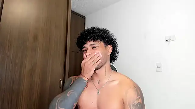 Snapshot of Alessandro_Vanni chatting on January 2025 11:32:01 PM Alessandro Vanni online show from January 2025 11:32:01 PM