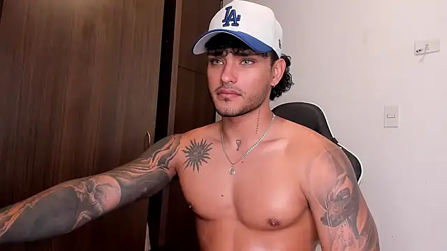 Snapshot of Alessandro_Vanni chatting on January 2025 03:24:01 PM Alessandro Vanni online show from January 2025 03:24:01 PM