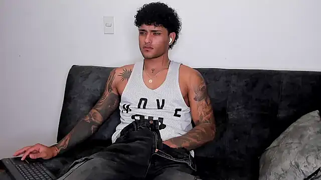 Snapshot of Alessandro_Vanni chatting on February 2025 02:51:02 AM Alessandro Vanni online show from February 2025 02:51:02 AM