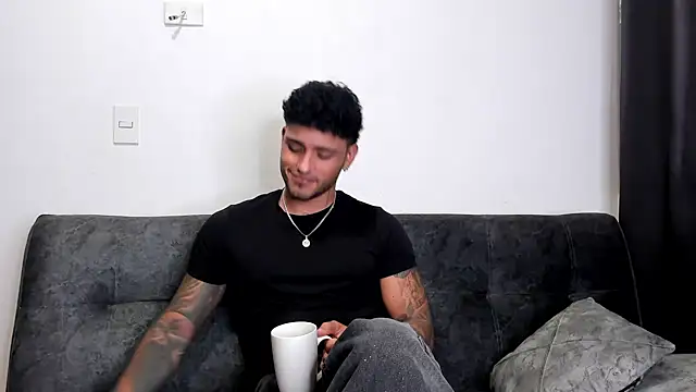 Snapshot of Alessandro_Vanni chatting on March 2025 02:57:02 AM Alessandro Vanni online show from March 2025 02:57:02 AM